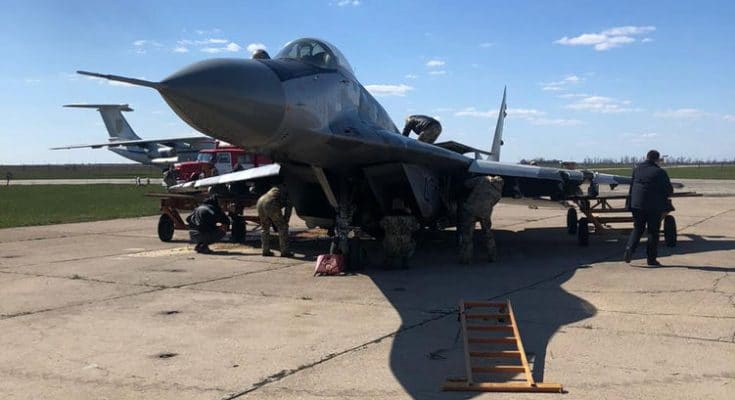 военный самолет
