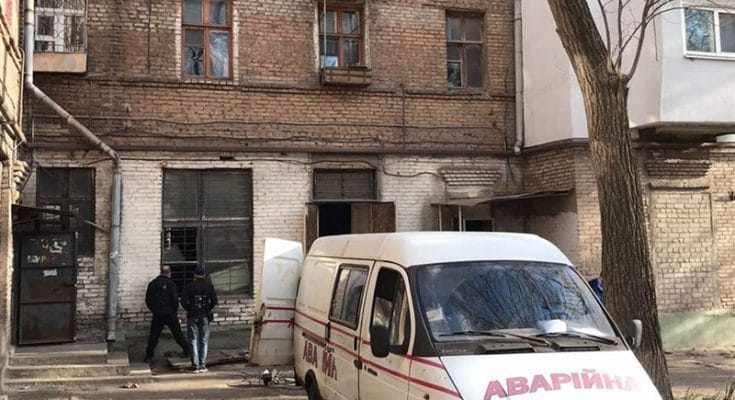 обрушился этаж