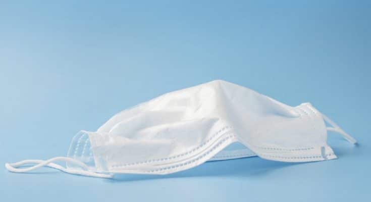 устроил драку