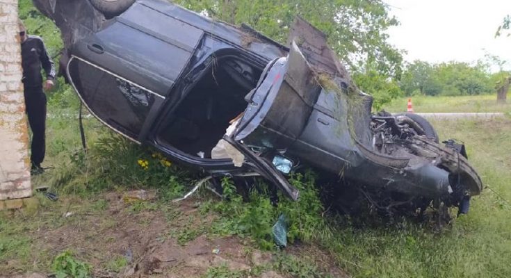 врезалось в столб