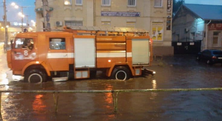 затопленных дорогах
