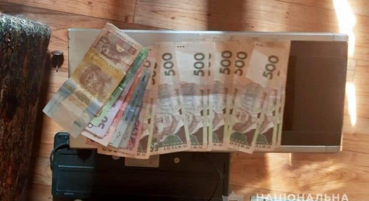 арестовал девушку