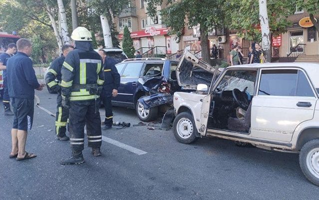 припаркованные авто