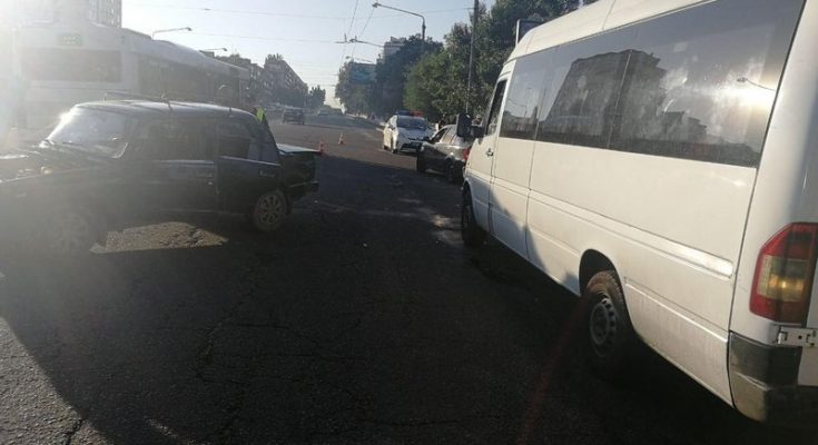 столкнулись авто