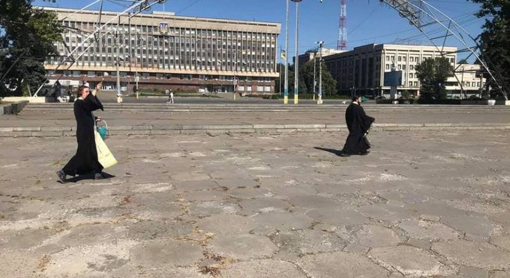 освятил площадь