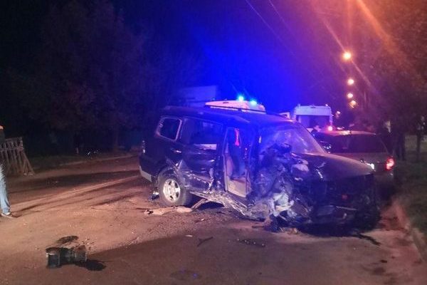 авто в столб