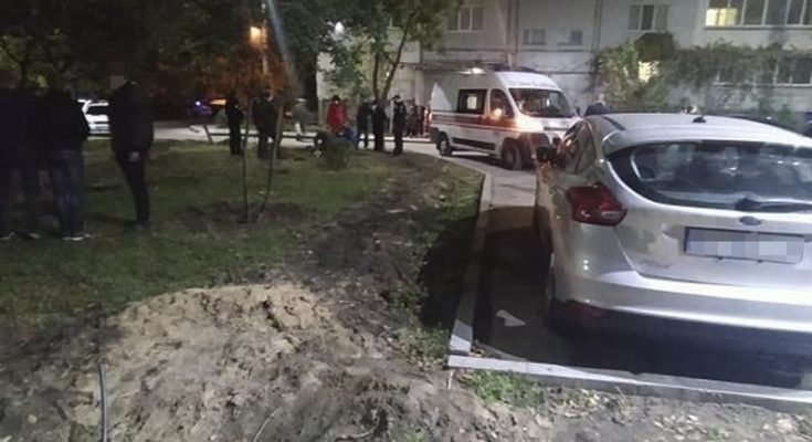 двое мужчин