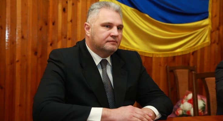 под принуждением