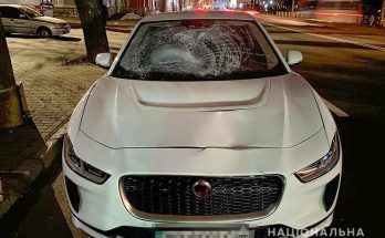водитель Jaguar