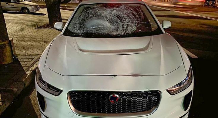 водитель Jaguar