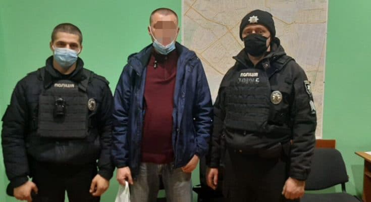 разбил дверь