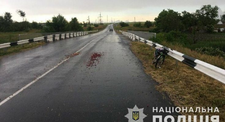 грузовик сбил велосипедистку