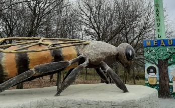 рекордный памятник пчеле