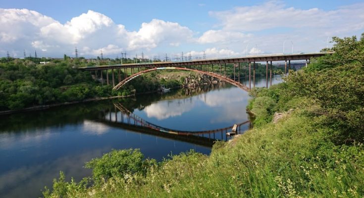 Движение на Арочном мосту