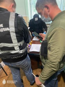 полицейский продавал наркотики