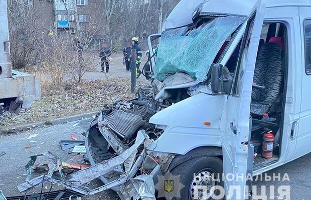 маршрутка с пассажирами врезалась в фуру