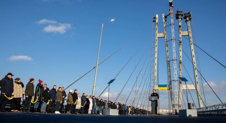 торжественно открыл вантовый мост