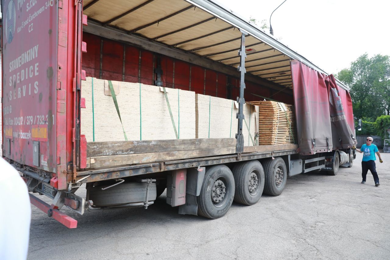 красный крест доставил материалы