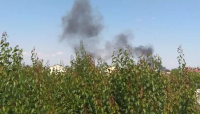 горит военная база противника