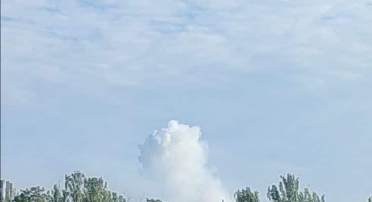 прокинулось від вибухів