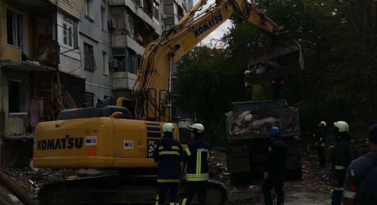 продовжують знаходити жертви