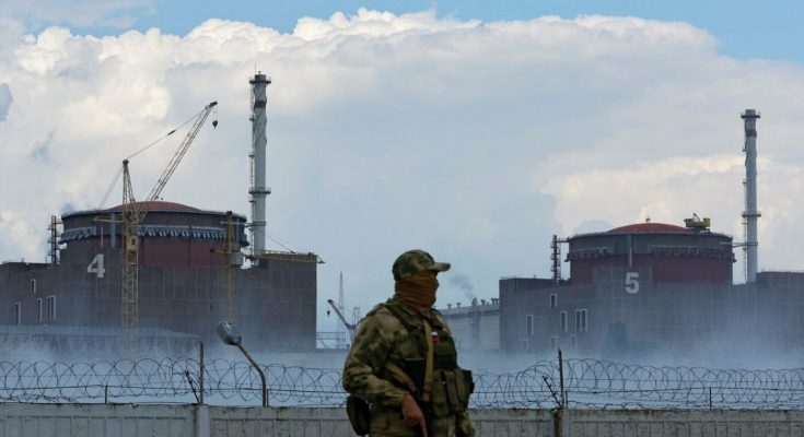 співробітників без російських паспортів