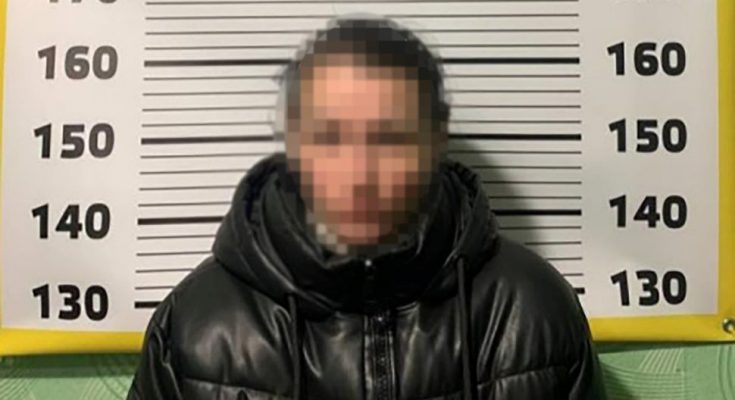 у гуртожитку
