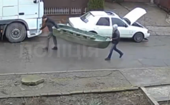 винесли човен