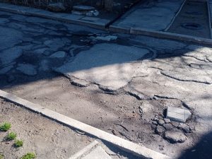 під’їзна дорога по вулиці Пархоменка