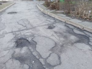 під’їзна дорога по вулиці Пархоменка