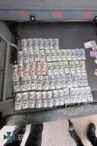 втечі чоловіків за кордон