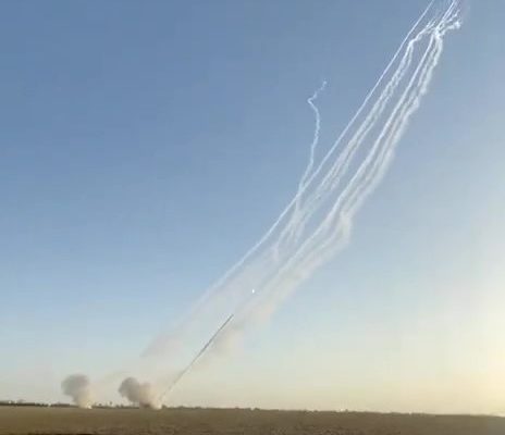 завдають руйнівні удари