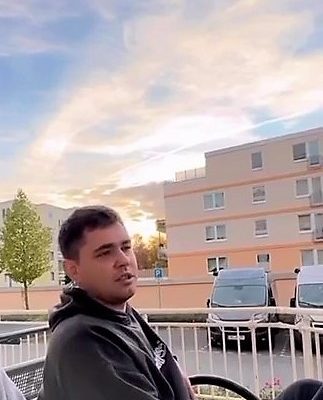 волонтер