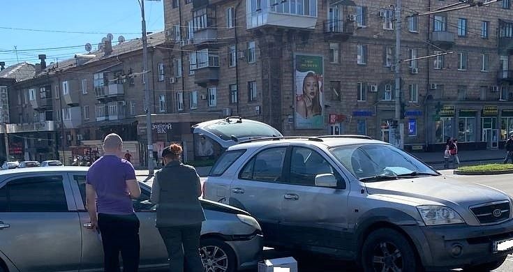 на перехресті