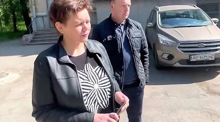 до спортивної зали