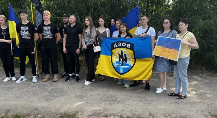 в Оленівці