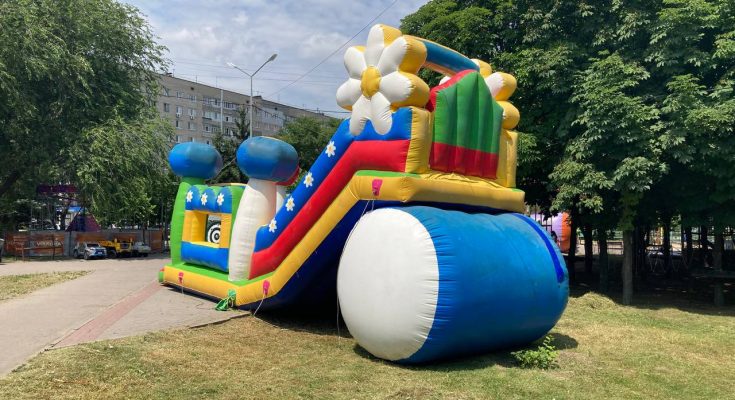 У сквері Бочарова