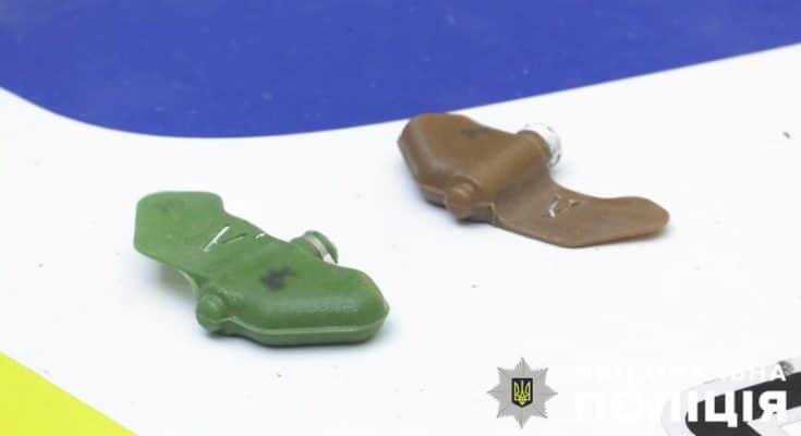 дві міни “Лепесток”