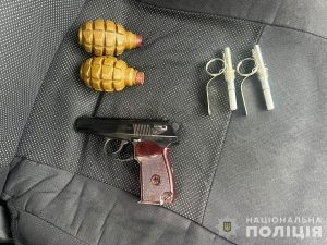 та пістолет