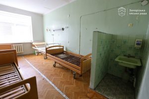 лікарні