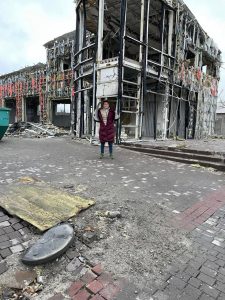 на зупинках громадського