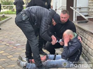 ножем