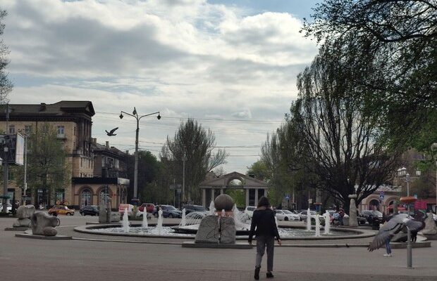 площі Митців