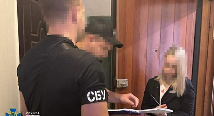 фейковими посвідченнями