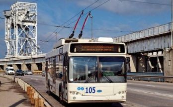 відновлює роботу