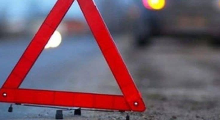 трьох автівок