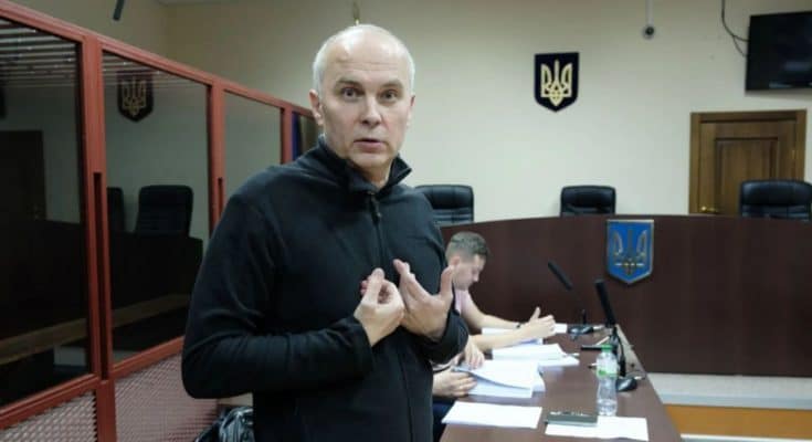 з-під