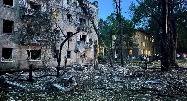 ворог вдарив