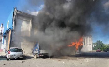 Три людини