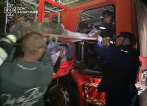 травмовану жінку